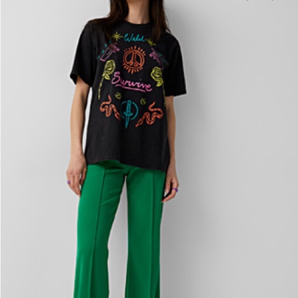 twik Tops - ⚠️LAST CALL⚠️ Women’s Graphic Tee Size Small - Twik